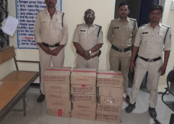 *चौकी दलपतपुर थाना बंडा ने पकड़ी बड़ी मात्रा में अवैध शराब*