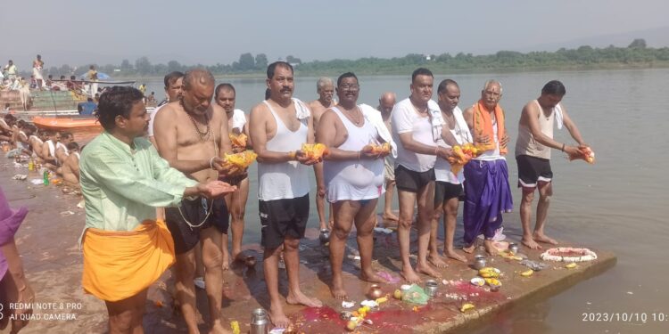 भटकती आत्माओं का किया तर्पण