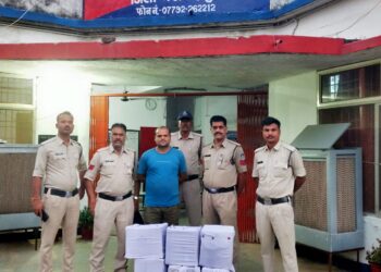 *पुलिस अधीक्षक, अमित कुमार के कुशल नेतृत्व में चलाए जा रहे “आपरेशन प्रहार” के तहत अवैध शराब के कारोबारियों के विरूद्ध बड़ी कार्यवाही।* *थाना मुंगवानी अंतर्गत 200 पाव देशी शराब 100 पाव अंग्रेजी शराब सहित एक मोटरसाईकल जप्त।*