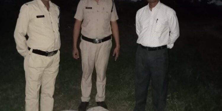 आगामी विधानसभा निर्वाचन के मद्देनजर गठित विशेष आबकारी उड़नदस्ता टीम द्वारा नर्मदापुरम एवं पिपरिया क्षेत्र में अवैध मदिरा परिवहन की रोकथाम हेतु वाहन चैकिंग