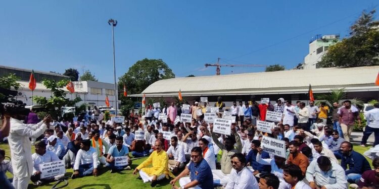 होशंगाबाद विधानसभा 137 पर भाजपाइयो ने उठाई परिवर्तन की मांग!,भाजपा प्रदेश कार्यालय पर हाथों में तख्ती रखकर किया मौन प्रदर्शन,घमासान जारी….