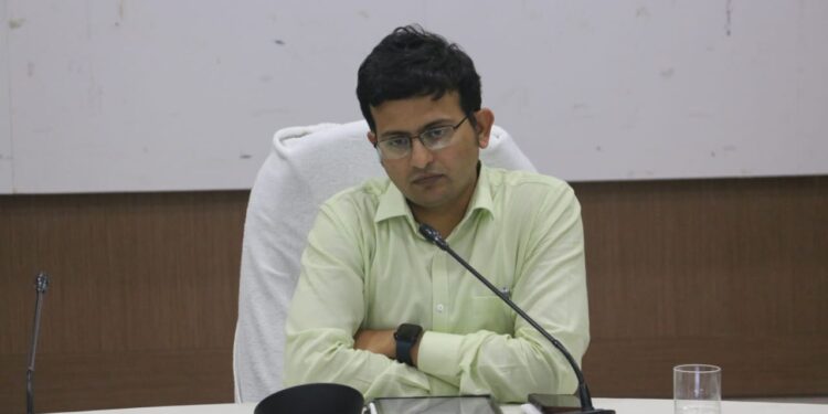 जिले के सपूर्ण नगरीय क्षेत्रों मे फ्लाईऐश के भारी वाहनो का प्रवेश प्रात 08:00 बजे से रात्रि 11:00 बजे तक रहेगा प्रतिबंधित…..!