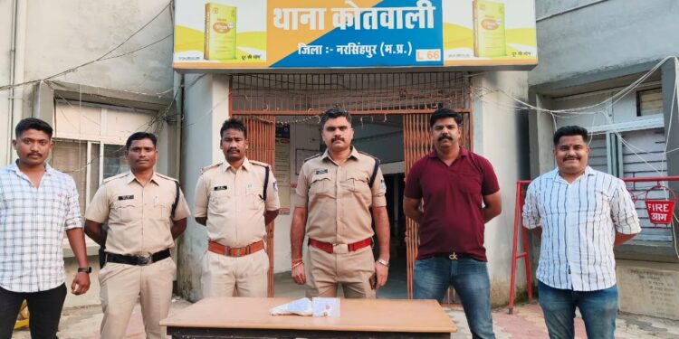 *पुलिस अधीक्षक, अमित कुमार के नेतृत्व में चलाए जा रहे आपरेशन प्रहार के तहत थाना कोतवाली पुलिस को सफलता, अवैध रूप से देशी पिस्टल एवं कारतूस सहित एक आरोपी को किया गया गिरफ्तार।*