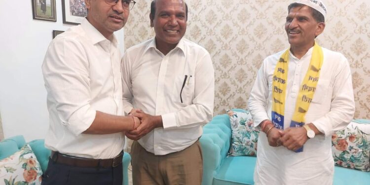 कांग्रेस से टिकट नहीं मिलने से नाराज…चतुर्भुज तोमर ने आम आदमी पार्टी का दामन थामा