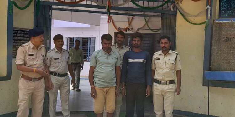 देसी पिस्टल जिंदा कारतूस एवं गांजा के साथ पकड़ाए आरोपी