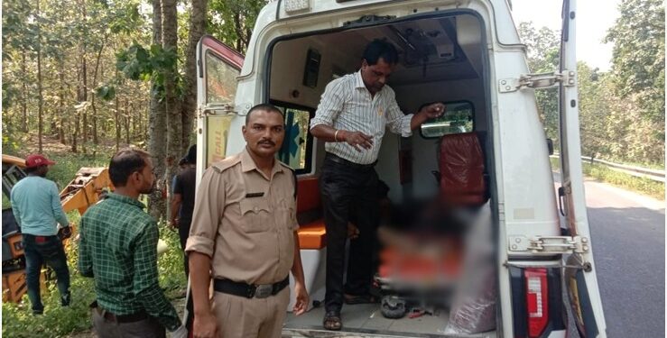 कटनी के थाना ढीमरखेड़ा के अंतर्गत डुढहा गाँव के पास क्रेन के अनियंत्रित होकर दुर्घटना ग्रस्त हो जाने से घायल हुए दो व्यक्ति को डायल-112/100 स्टाफ ने चिकित्सा वाहन द्वारा अस्पताल पहुँचाया