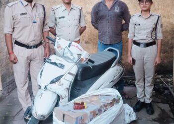 मदिरा व वाहन जप्त