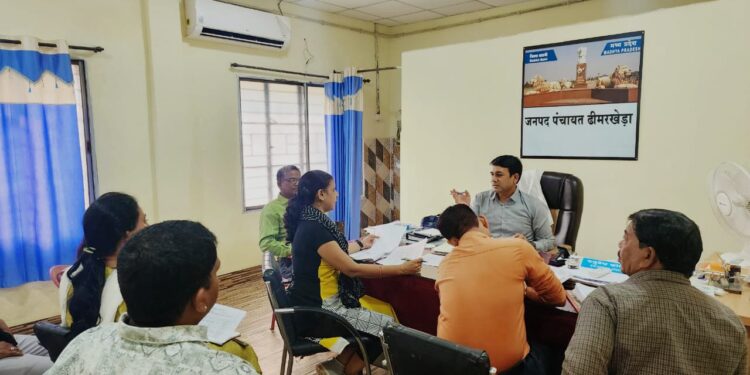 स्वीप गतिविधियों के तहत मतदाताओं को करें जागरूक  जनपद सीईओ ने कलेंडर के मुताबिक विभागवार गतिविधियों का आयोजन करने दिए निर्देश