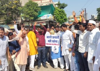 कालापीपल से भाजपा प्रत्याशी का विरोध:- घनश्याम चंद्रवंशी का पुतला जलाकर किया प्रदर्शन,शिवप्रताप मंडलोई एवं तीन पूर्व विधायक सहित कई कार्यकर्ताओं ने कहा पैराशूट नहीं चलेगा…।