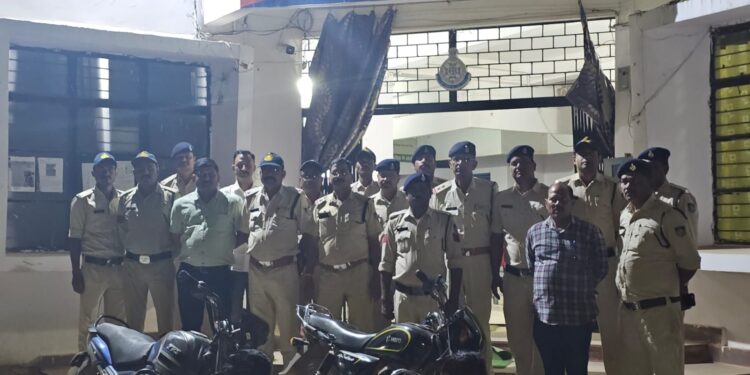 थाना कुठला पुलिस की बड़ी सफलता* *चोरी कर फरार हुये 03 आरोपियों को मोटर साईकल सहित किया गिरफ्तार एवं मशरूका किया बरामद वाहन चोर कुठला पुलिस की गिरफ्त में*