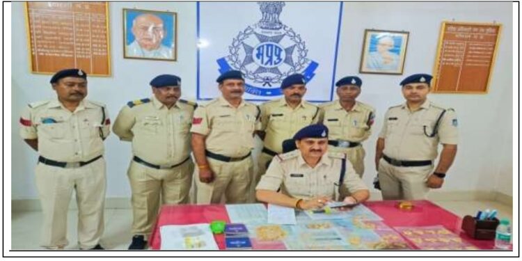 रेल्वे स्टेशन पर सघन चेकिंग के दौरान सोने के जेवरात कीमती लगभग 30 लाख का परिवहन करते उत्तर प्रदेश राज्य का आरोपी जीआरपी की गिरफ्त में