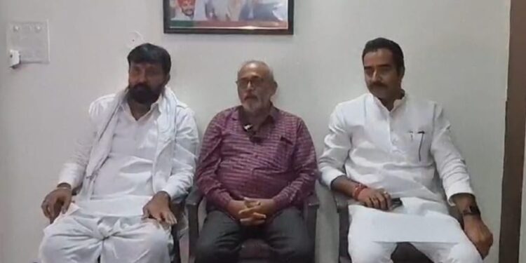 राजपूत समाज की बैठक में निर्दलीय चुनाव लड़ने की उठी मांग,तीसरे विकल्प के रूप में भी विचार किया जा सकता है,इस चुनाव की दिशा और दशा बदलने की स्थिति में है किसने क्या कहा…..?