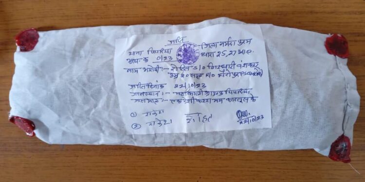 थाना प्रभारी गिरीश त्रिपाठी के नेतृत्व में टीम गठित कर अवैध देशी कटटा रखने वाला आरोपी आया पुलिस गिरफ्त में