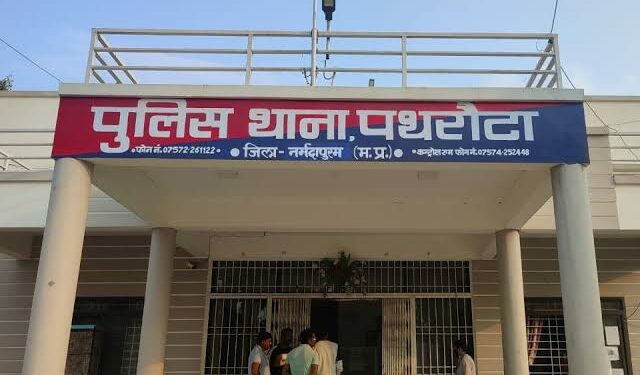 थाना प्रभारी संजीव पंवार के नेतृत्व में पथरौटा पुलिस ने अवैध गांजे के साथ एक युवक को किया गिरफ्तार…