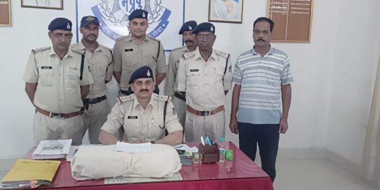 जीआरपी पुलिस ने अवैध गांजे के साथ महिला को किया गिरफ्तार