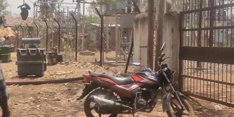 करंट की चपेट में आने से विद्युत कर्मचारी की मौत