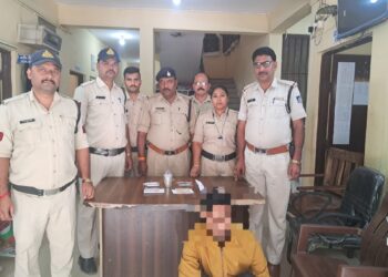 अवैध चाकू लिये शातिर नकबजन गिरफ्तार आरोपी से 3 नकबजनियों (चोरियाँ) का हुआ खुलासा 1,40,000/- रुपये का मशरुका जप्त