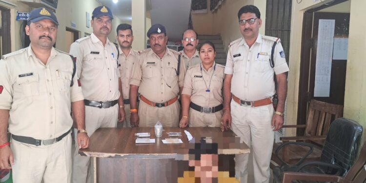 अवैध चाकू लिये शातिर नकबजन गिरफ्तार आरोपी से 3 नकबजनियों (चोरियाँ) का हुआ खुलासा 1,40,000/- रुपये का मशरुका जप्त