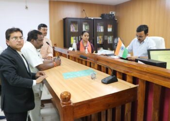 आज जिला निर्वाचन कार्यालय नरसिंहपुर में  गोटेगांव विधानसभा क्षेत्र से शेखर चौधरी ने अपना पर्चा