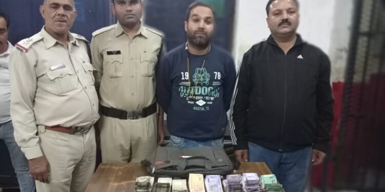 रेलवे स्टेशन कटनी मुडवारा मे प्लेटफार्म नं 3 से 175,900/- रूपये बिना दस्तावेज के जब्त