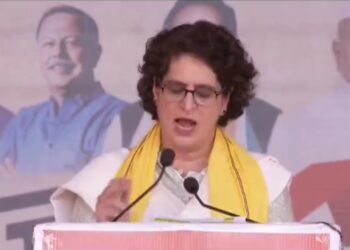 मध्य प्रदेश कांग्रेस ने पढ़ो-पढ़ाओ छात्रवृति योजना लागू करने का चुनावी वादा किया है जिसके तहत कक्षा 1 से 8 को 500 रूपये महीना कक्षा 8 से 10 को 1000 रूपये महीना कक्षा 11 से 12 को 1500 रूपये महीना की छात्रवृत्ति दी जायेगी।
