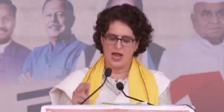 मध्य प्रदेश कांग्रेस ने पढ़ो-पढ़ाओ छात्रवृति योजना लागू करने का चुनावी वादा किया है जिसके तहत कक्षा 1 से 8 को 500 रूपये महीना कक्षा 8 से 10 को 1000 रूपये महीना कक्षा 11 से 12 को 1500 रूपये महीना की छात्रवृत्ति दी जायेगी।