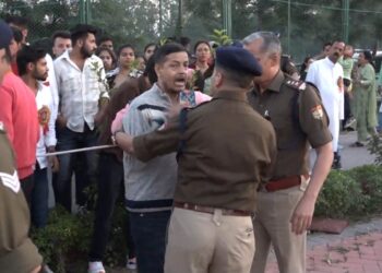 पत्रकार से बदतमीजी करने वाला दारोगा लाइन हाजिर