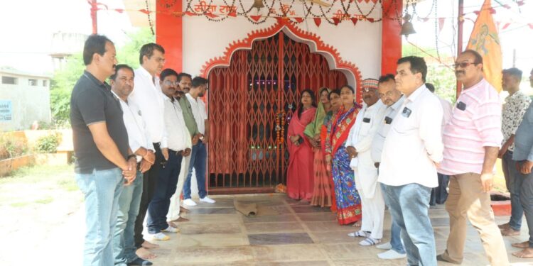 महाराणा प्रताप वार्ड को महापौर ने 1 करोड 60 लाख के विकास कार्य का दिया तोहफा  महापौर श्रीमति प्रीति संजीव सूरी ने पीरबाबा से बिलहरी मोड तक बनने वाली सडक का स्थानीय पार्षद तुलसा गुलाब बेन से कराया भूमि पूजन