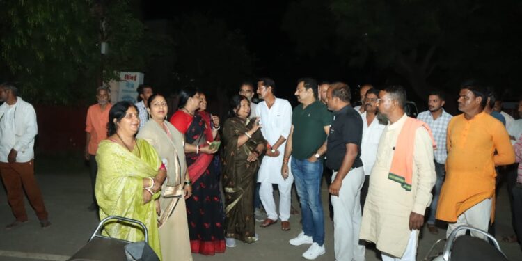 महापौर श्रीमति प्रीति संजीव सूरी ने नेहरू वार्ड का निरीक्षण कर दिये सख्त निर्देश जगह-जगह लगे सब्जी चाट ठेला-टपरों को ग्राउण्ड में शिफ्ट किया जायेगा