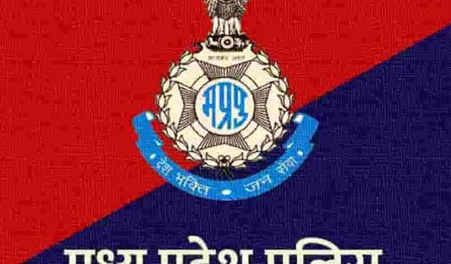 न्यायालय परिसर मे बने बैंक के अंदर घुसकर चोरी का प्रयास करने वाले आरोपी को झिंझरी पुलिस ने रिपोर्ट के मात्र06 घंटे के अंदर धर दबोचा