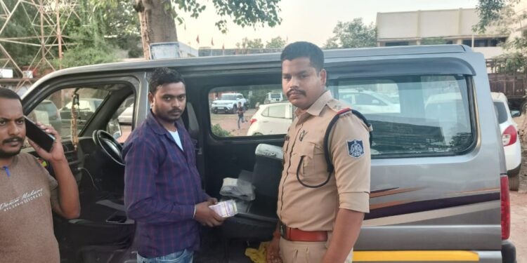 कोतवाली थाना पुलिस की कार्रवाई, कार चैकिंग के दौरान 1 लाख 21 हजार रू किया जप्त