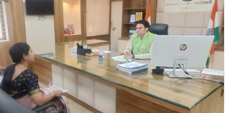 कलेक्टर श्री प्रसाद ने डेंगू मामलों की, की समीक्षा  बचाव रोकथाम एवं प्रचार -प्रसार के दिए निर्देश