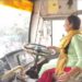 बस में पत्नी है ड्राइवर तो पति कंडक्टर हैं. कभी पुलिस बनने का सपना देखने वाली