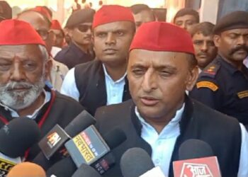बहोरीबंद विधानसभा में समाजवादी पार्टी के राष्ट्रीय अध्यक्ष अखिलेश यादव ने समाजवादी पार्टी के प्रत्याशी शंकर महतो के लिए बाकल में आमसभा को संबोधित किया