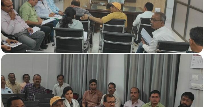 मतदान केंद्रों में चाक.चौबंद रहे व्यवस्था शिकायत नहीं मिलना चाहिए.आयुक्त  नगर निगम आयुक्त श्री विनोद कुमार शुक्ल ने अधिकारियों की बैठक में दिये निर्देश