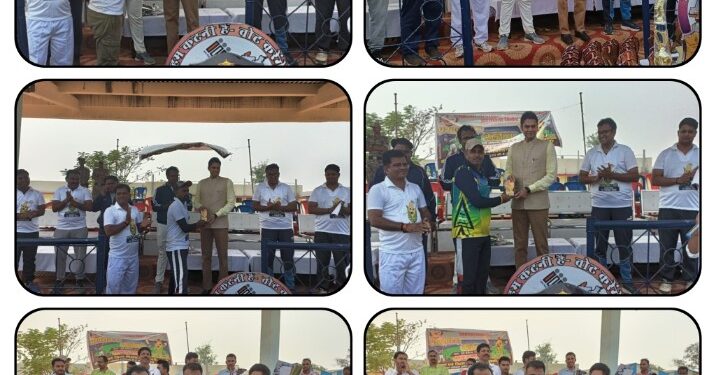 खेल-खेल में जागरूकता* *20-20 ओवर के क्रिकेट मैच में प्रशासन एकादश ने रेलवे एकादश को दी शिकस्त* *कलेक्टर श्री प्रसाद ने विजेता टीम को दी शाबाशी, जिला पंचायत सीईओ श्री गेमावत रहे मौजूद*