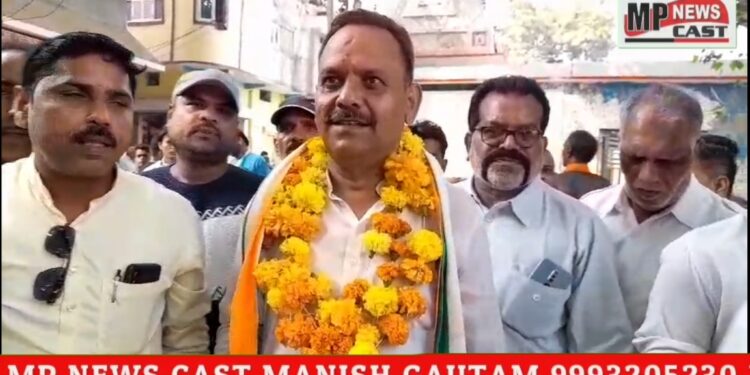 विजयराघवगढ विधानसभा क्षेत्र से कांग्रेस प्रत्याशी नीरज सिंह बघेल ने किया जनसंपर्क जनता का मिल रहा अपार स्नेह प्यार
