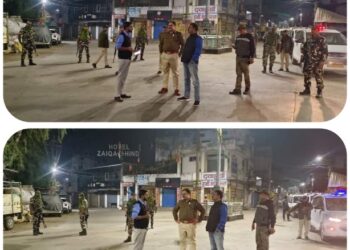 कलेक्टर एवं जिला निर्वाचन अधिकारी मनोज पुष्प एवं पुलिस अधीक्षक विनायक वर्मा रात्रि 12 बजे से देहात के साथ-साथ शहर का भी भ्रमण कर रहे हैं एवं अनावश्यक घूम रहे लोगों को घर जाने की हिदायत दे रहे हैं ।