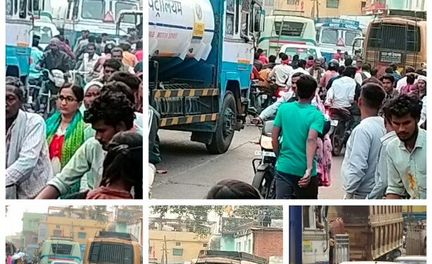 फुटपाथ पर अतिक्रमण, सड़क किनारे खड़े वाहन से लगता है अतिक्रमण  बड़े वाहनों के आवागमन बना जाम का कारण,झंडा चौक से तीनों मार्गों पर बनती है जाम की स्थिति देखे VIDEO