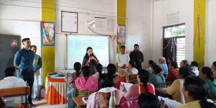 मतदान दल के सभी सदस्यों में समन्वय और सहयोग आवश्यक – कलेक्टर डॉ. सिडाना