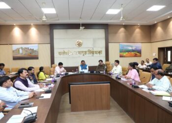 कलेक्टर श्री पुष्प ने ली समय सीमा प्रकरणों और विधानसभा निर्वाचन की तैयारियों की समीक्षा बैठक  आगामी त्यौहारों के दृष्टिगत सभी आवश्यक तैयारियां समय पूर्व करने के निर्देश दिए