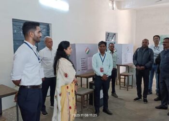 निर्वाचन कार्य में संलग्न अधिकारी-कर्मचारी 9 नवंबर से करेंगे मतदान कलेक्टर ने लिया तैयारियों का जायजा