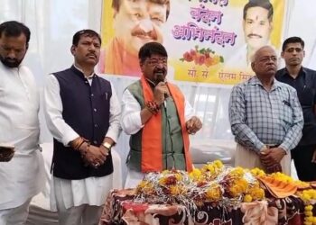 कालापीपल विधानसभा से प्रत्याशी 7 मैदान शेष  डॉक्टर एलम सिंह बैस का नामांकन वापस करवाने…राष्ट्रीय महासचिव कैलाश विजयवर्गीय की कालापीपल पधारें….।