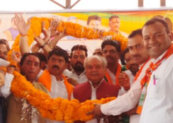 भारत जोडने के लिए भाजपा का एक ही लाल काफी है मोदी जी… नरेंद्र सिंह तोमर  भाजपा प्रत्याशी घनश्याम चंद्रवंशी के लिए केंद्रीय मंत्री नरेंद्र सिंह तोमर ने ग्राम अरनिया कलां में आमसभा..।
