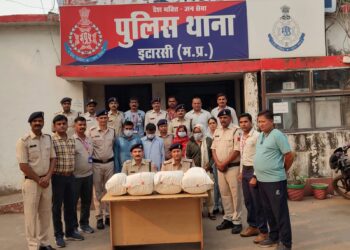 टीआई गौरव बुंदेला के नेतृत्व में अंतर्राज्यीय गाँजा तस्कर गिरोह की दो महिला सरगना सहित 4 सदस्य को किया गिरफ्तार,7 लाख रु. कीमती का अवैध मादक पदार्थ किया जप्त