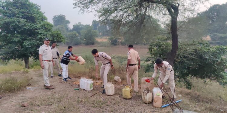 आबकारी उडनदस्ता टीम द्वारा पिपरिया एवं सिवनी मालवा सहित इटारसी में अवैध शराब के विरुद्ध प्रभावी कार्यवाही की गई, कुल अनुमानित कीमत 1,87,300/ की जप्त