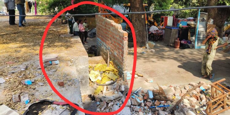 हाईकोर्ट और चुनाव आयोग के निर्देश पर मुख्यालय पर अतिक्रमण हटाने की अधूरी कार्यवाही पर उठे सवाल, याचिकाकर्ता सीताशरण पांडे की शिकायत पर हटाया जाना है नपा की दुकान का अतिक्रमण…..!