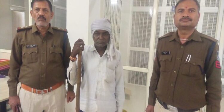 रीठी पुलिस ने घेरा बंदी कर दबोचा ग्राम पंचायत भवन के बाहर गांजा लिए खड़ा था आरोपी,