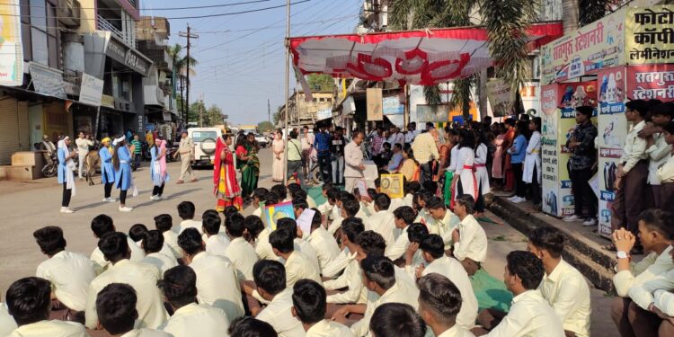 *रहटगांव व टिमरनी में प्रेक्षक श्री बाली ने मतदान की शपथ दिलाई*