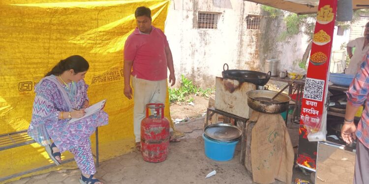 खाद्य विभाग के दल ने खाद्य प्रतिष्ठानों से 3 घरेलू गैस सिलेण्डर जप्त किये*